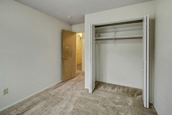 Arctic Sun Apartments - Bedroom